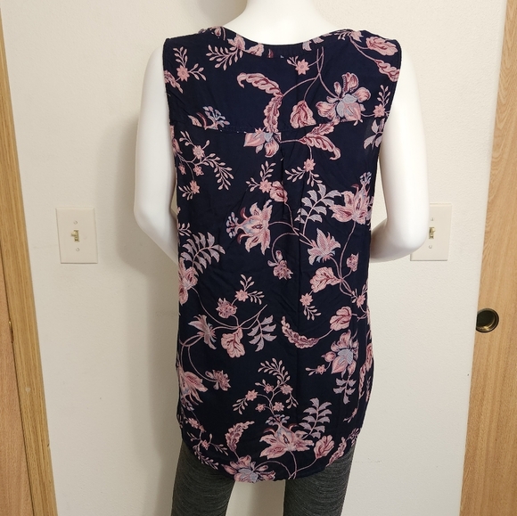 Blue Dip floral sleeveless‎ top size large - Picture 7 of 11
